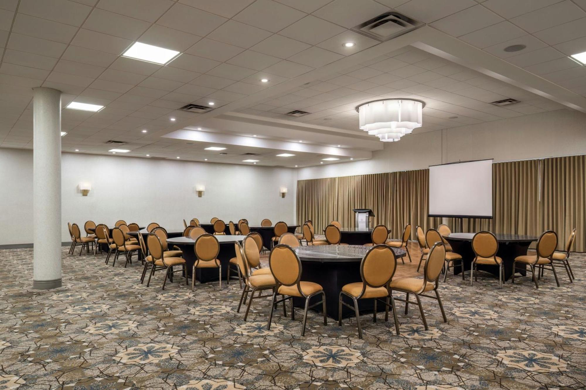 Sheraton Vancouver Guildford Hotel Суррей Экстерьер фото
