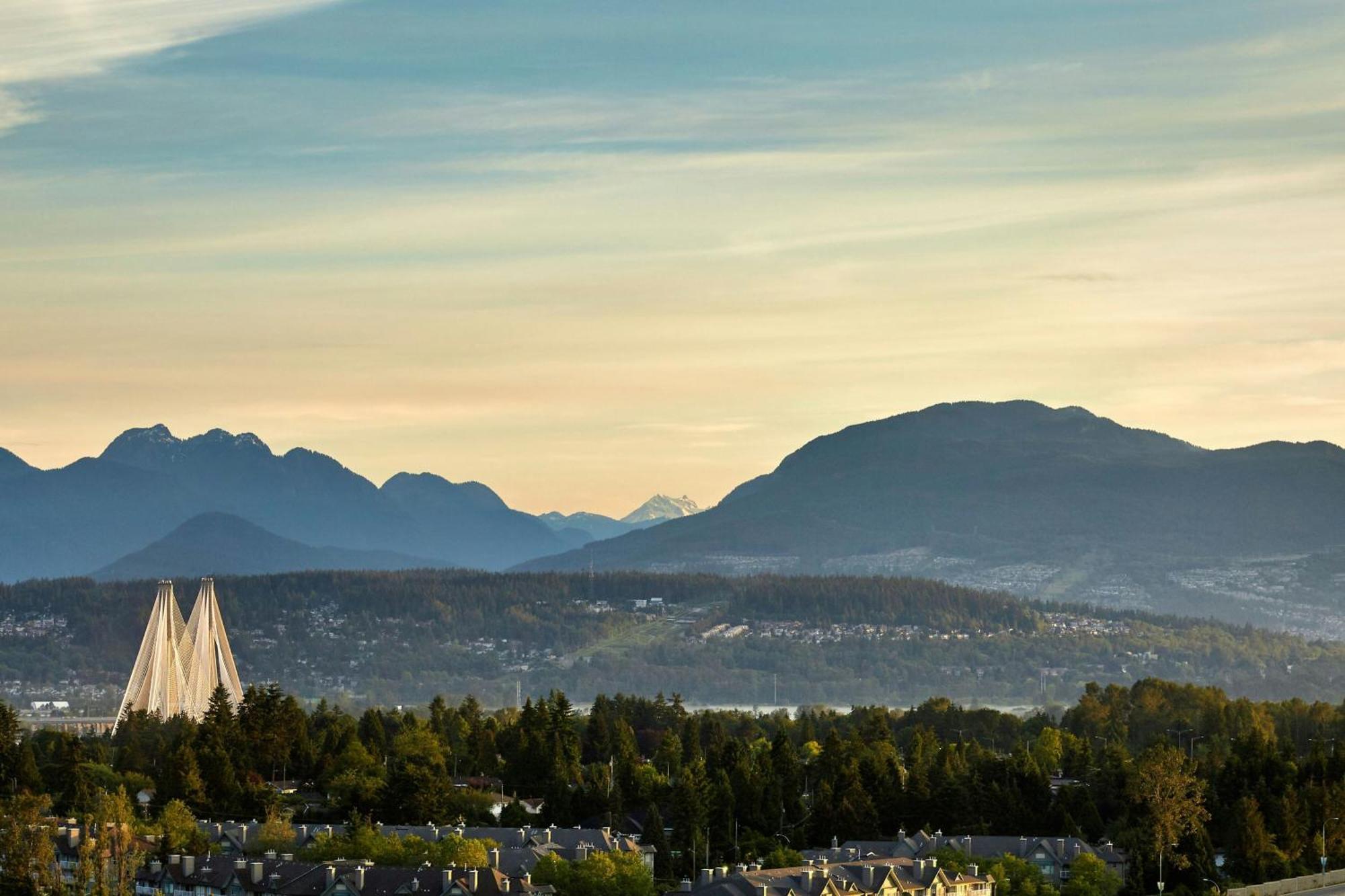 Sheraton Vancouver Guildford Hotel Суррей Экстерьер фото