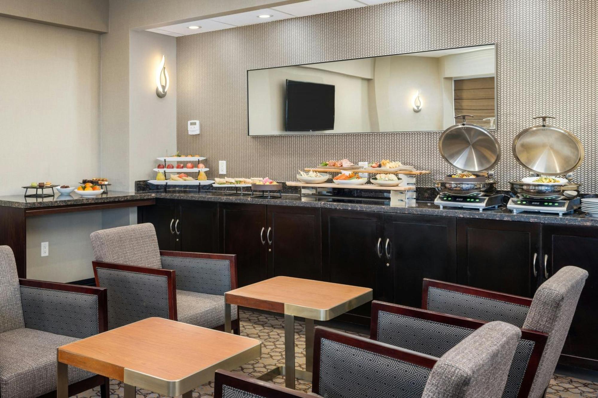 Sheraton Vancouver Guildford Hotel Суррей Экстерьер фото